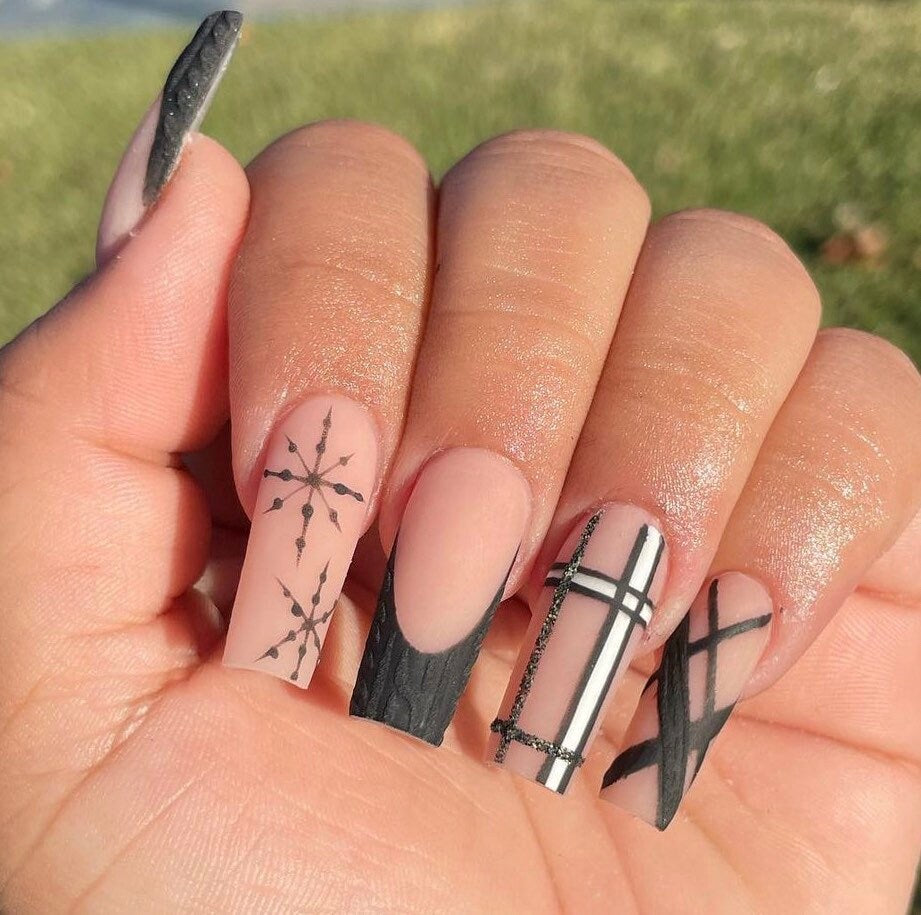 Black Sweater + Snowflake press ons | Christmas press on nails | Handmade Press On Nails