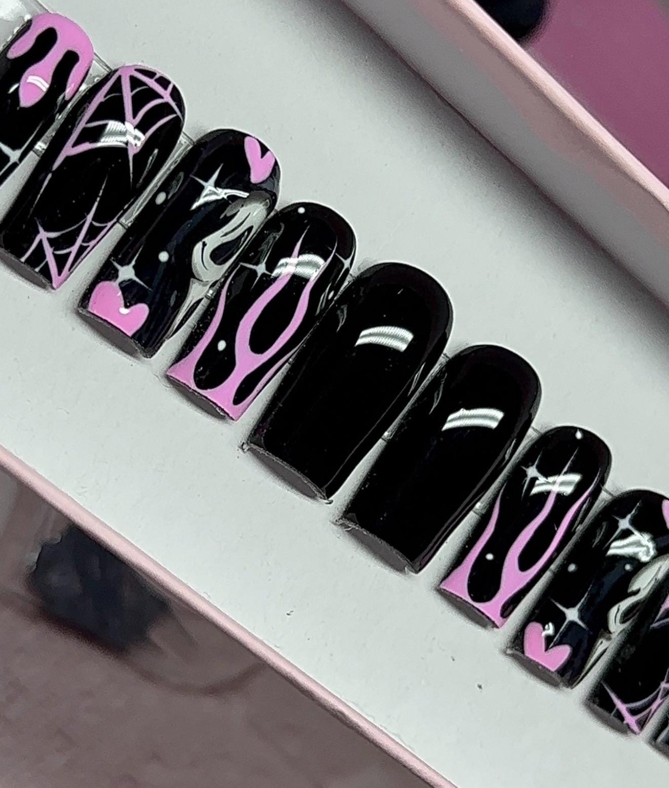 Scream Queen press ons | Halloween press ons | Handmade Press On Nails