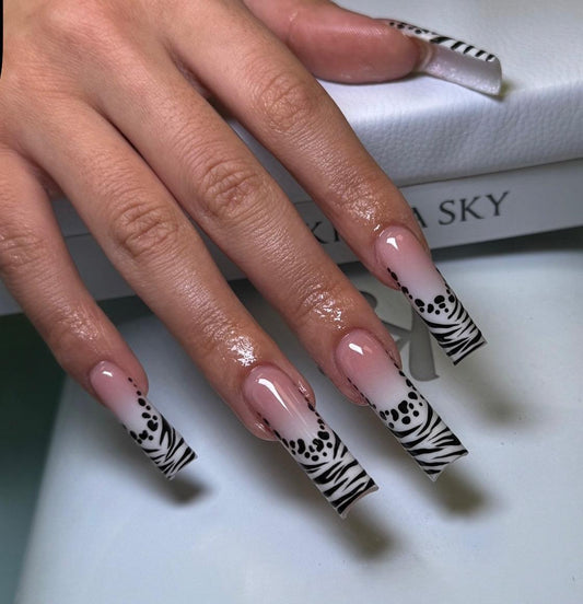 Snowy Animal Prints press ons | Summer press on nails | Handmade Press On Nails
